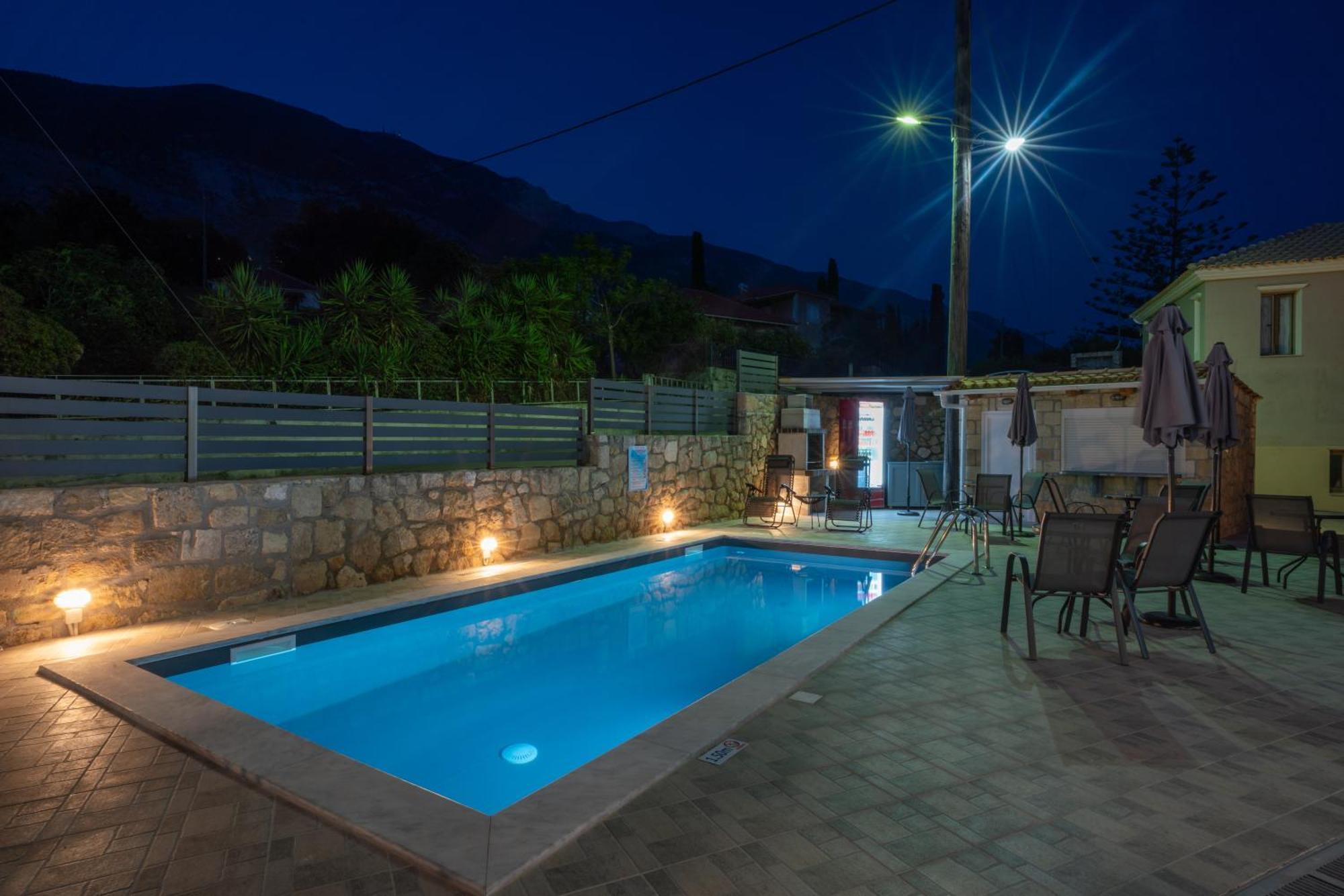 Sirines Aparthotel Vlachata Exterior photo